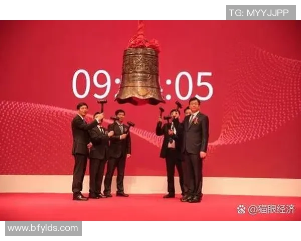 足球鹰血的传奇之路：从草根到巅峰的奋斗与荣耀